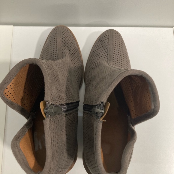 Coconuts by Matisse Taupe Brown Bootie size 10 - Picture 4 of 6